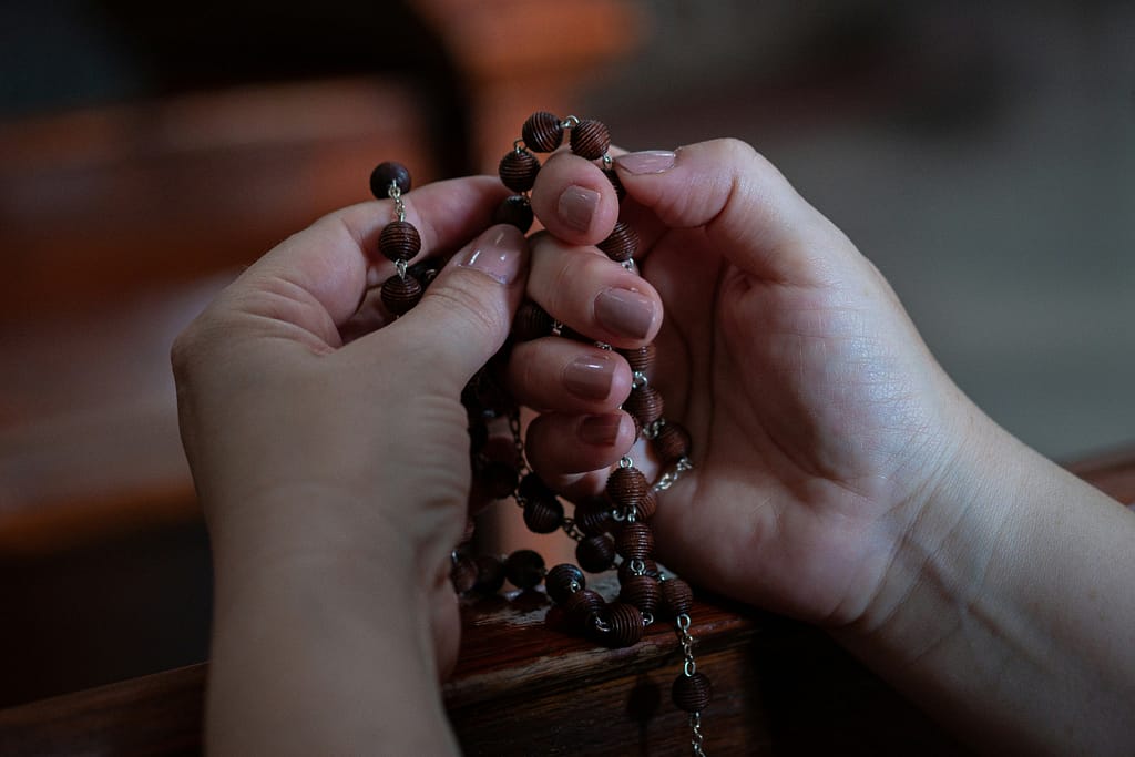 Praying the Holy Rosary to Blessed Virgin Mary Praying the holy Rosary