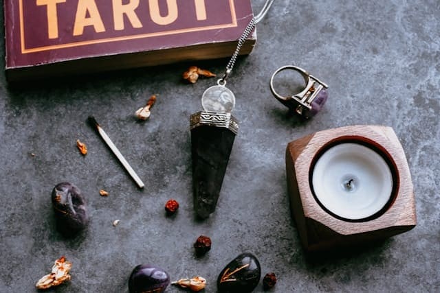 New Age Movement with crystals and tarrot New Age Movement with crystals and tarrot